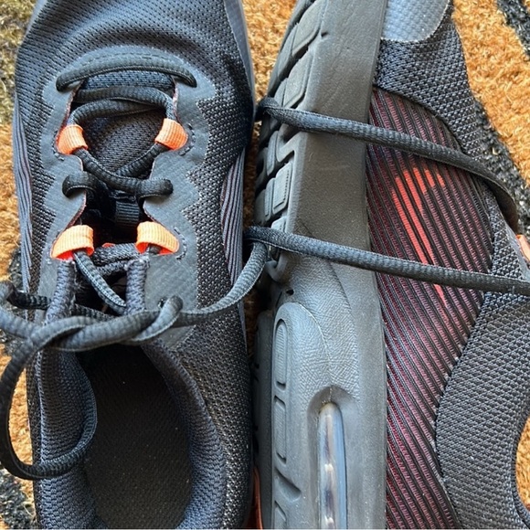 Nike Black and Orange Sneakers Athletic Low-Top - Picture 7 of 7